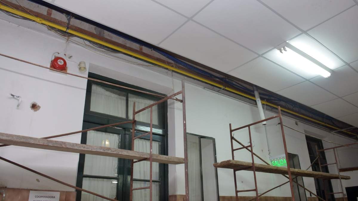 Instalación de gas en una escuela de Buta Ranquil. Fuente: (Twitter)