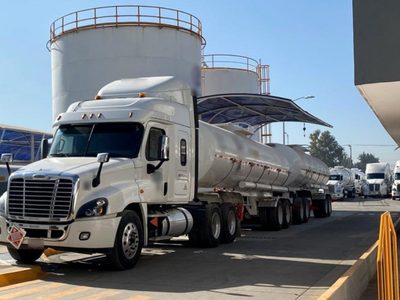 La FGR decomisa 340 mil litros de combustible robado en Tlaquepaque