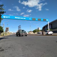 Qué son los "arcos de información" que colocan en Neuquén Capital
