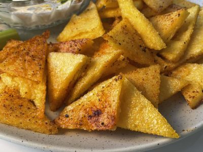 Nachos de polenta: ahorrá un montón y prepará esta receta perfecta para picotear entre amigos