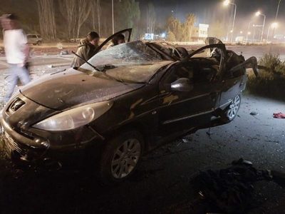 Un auto volcó en la ruta 7 en dirección a Centenario y sus dos ocupantes resultaron heridos