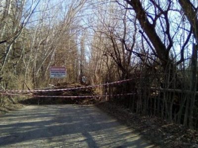Continúa la disputa por el cierre de una calle en el B° Piscicultura de Plottier