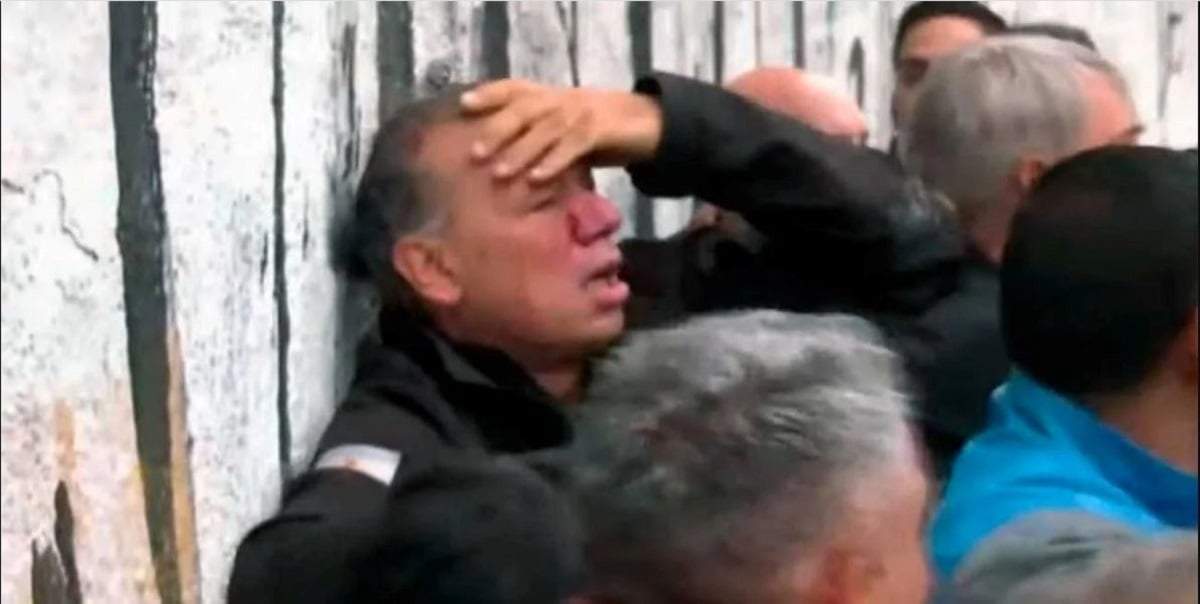 Sergio Berni, ministro de Seguridad bonaerense, fue atacado a golpes en medio de una protesta de colectiveros. Fuente: (El Litoral)
