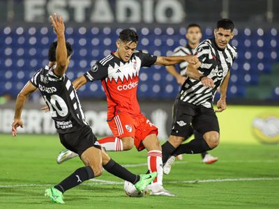 Horario, TV y formaciones: River juega la ida de octavos de Copa contra Libertad en Paraguay