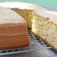 Bizcochuelo de maicena: llevate todos los aplausos con esta receta mega barata que es un 10