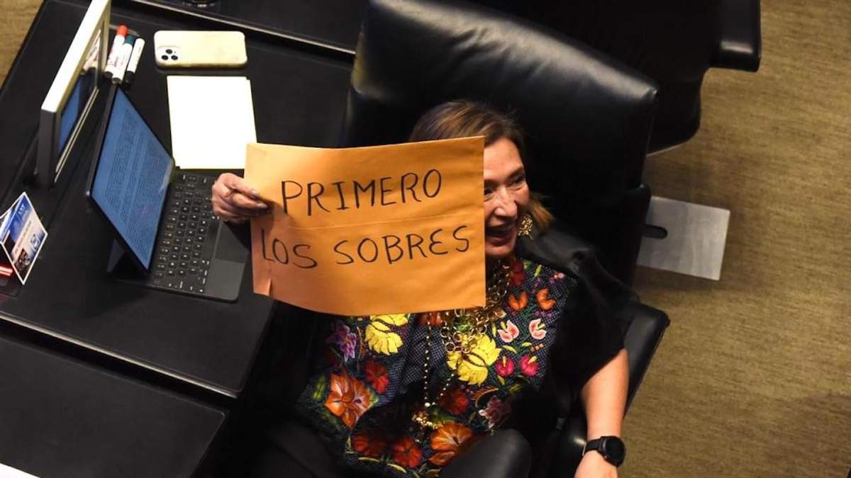 Xóchitl Gálvez mostró este cartel