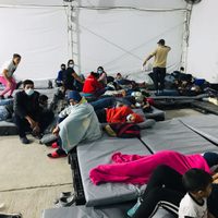 Hallan a 105 migrantes hacinados en un hotel de Monterrey