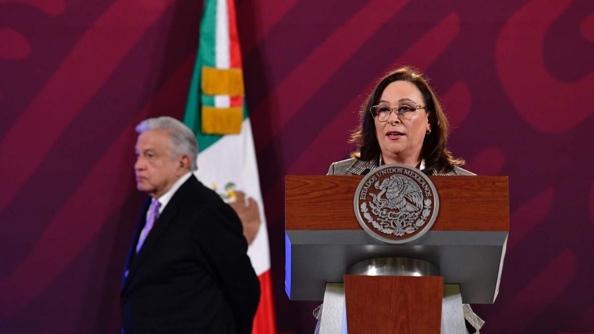 y Rocío Nahle, secretaria de Energía, en la conferencia del 16 de marzo de 2023