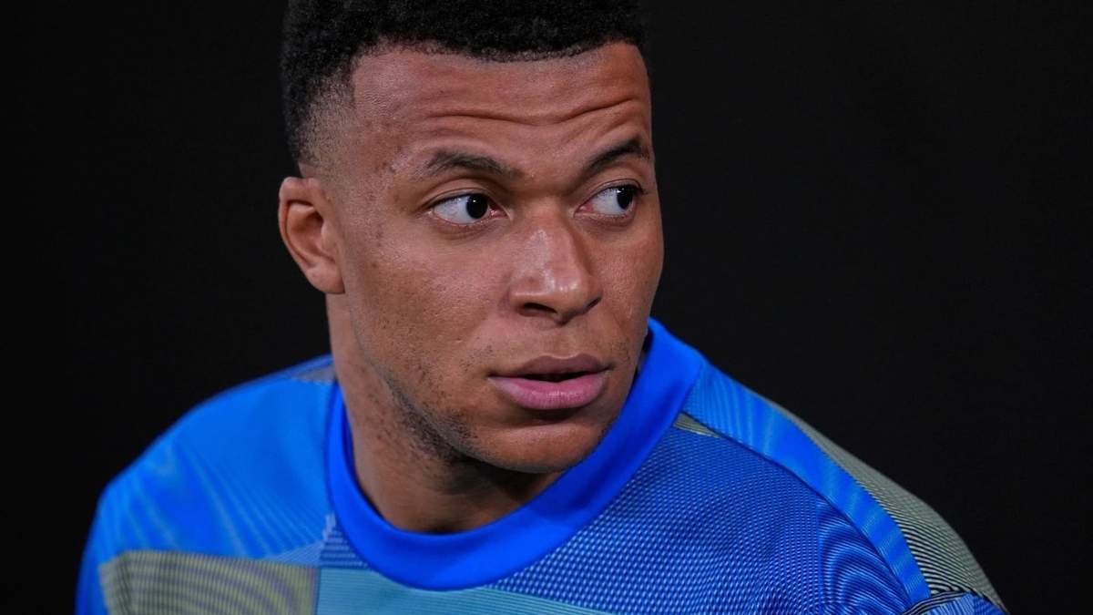 Trasciende que el Real Madrid examinó rodilla equivocada de Mbappé, pero el jugador lo niega
