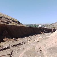 Un tramo de la ruta 40 en Las Lajas quedó sin banquina tras la tormenta