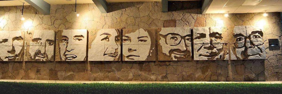 Mural dedicado a los mártires jesuitas en la Universidad Centroamericana