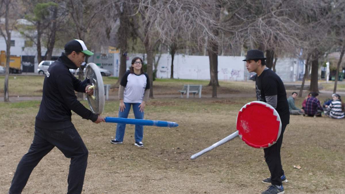 Softcombat en el Parque Central de Neuquén. Fuente: (Emiliano Ortiz)