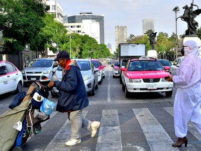 Las calles de la Ciudad de México estuvieron abarrotadas de gente sin miedo al coronavirus