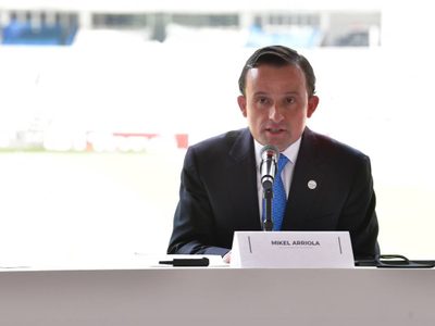 Poder del Consumidor denuncia a Mikel Arriola, extitular de Cofepris, por "conflicto de intereses”