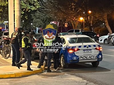 Fueron demorados cuando intentaban robar autos con un inhibidor en pleno centro de la capital
