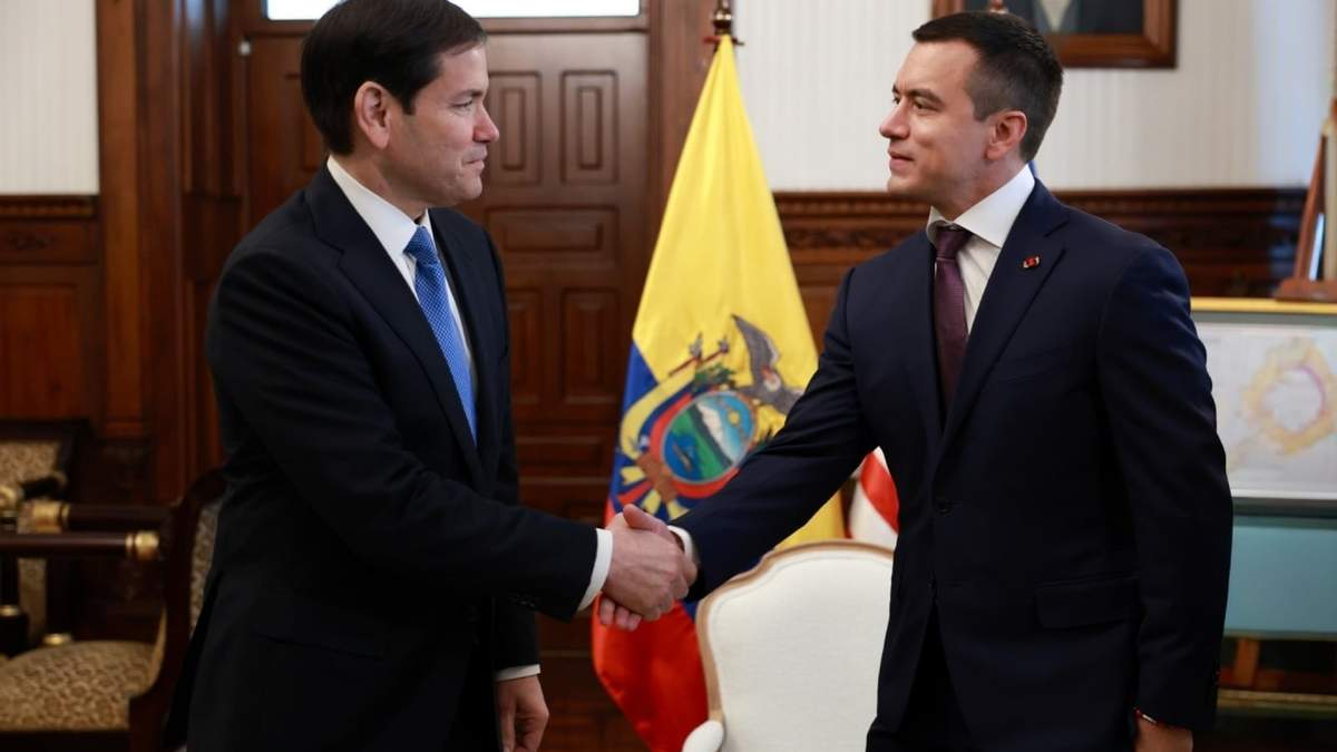 El presidente de Ecuador, Daniel Noboa, con el secretario de Estado estadounidense, Marco Rubio