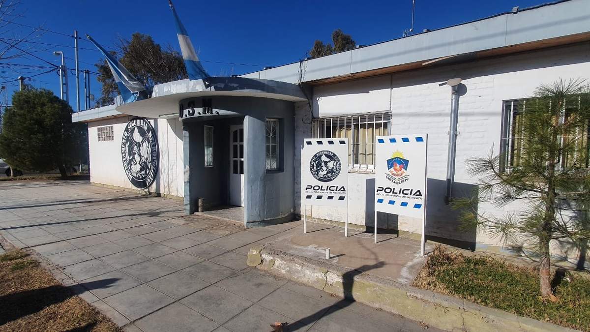 En un radio de 50 metros de la Policía Metropolitana hay tres instituciones educativas. Fuente: (Javier Manzano)