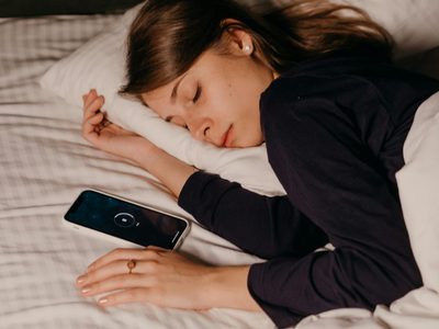 El sencillo truco para "apagar el cerebro" y dormir en unos minutos