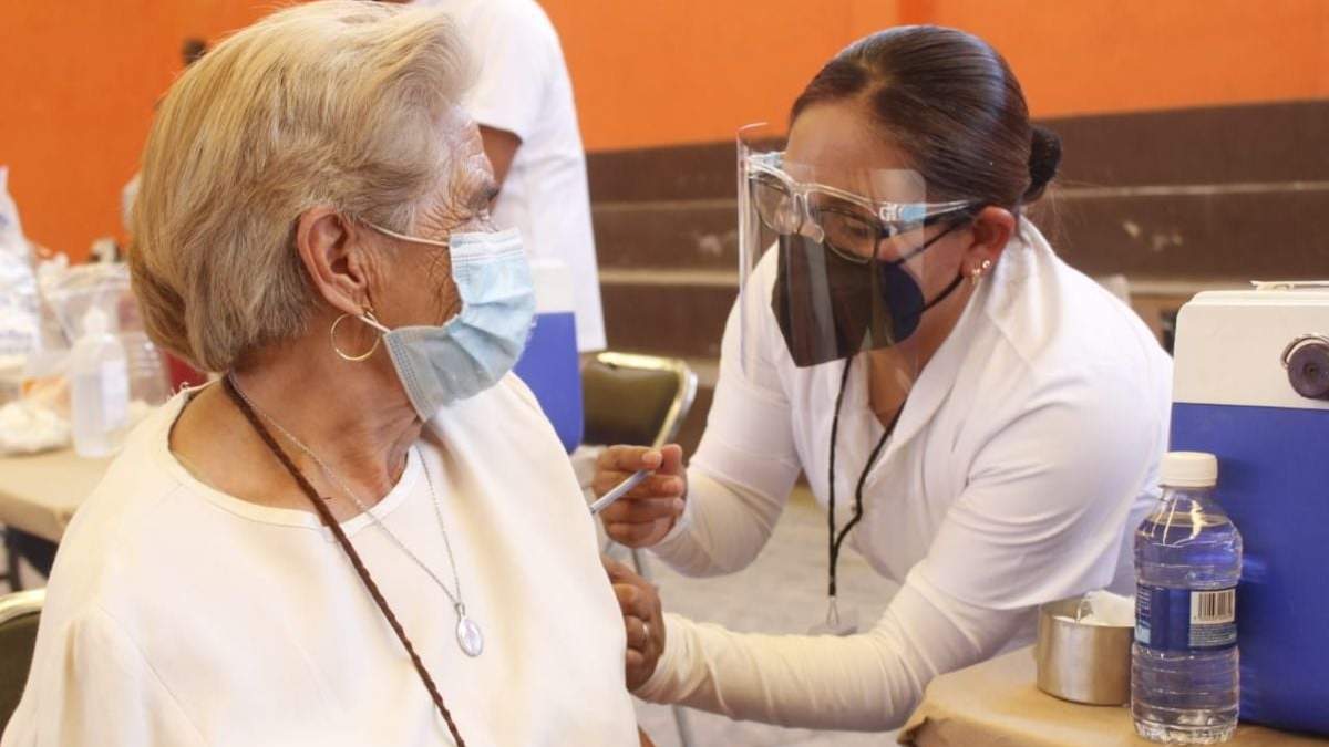 Aplicación de la vacuna contra el covid-19 en Michoacán