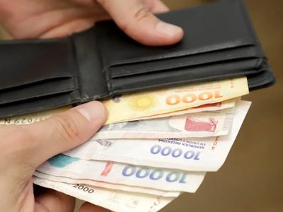El gobierno publica una guía oficial para detectar billetes falsos: mirá el paso a paso