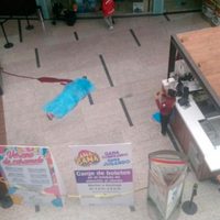 Un hombre muere tras sentarse y caer de un barandal en Lomas Verdes (Video)