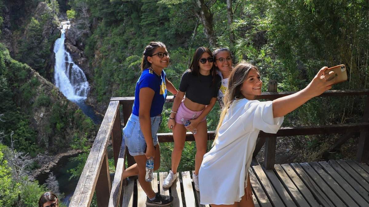 Cientos de turistas aprovecharon el feriado por carnaval para viajar a los destinos locales. Fuente: (Twitter)