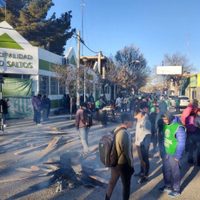 Denuncian represión policial durante una protesta de ATE en Cinco Saltos