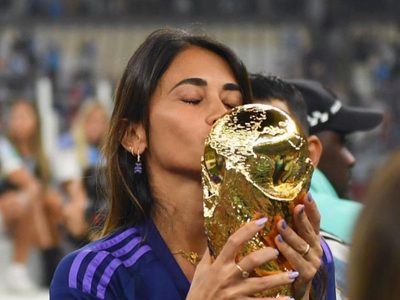 ¿Por qué Antonela Roccuzzo, esposa de Lionel Messi, podría ser sancionada por la FIFA?