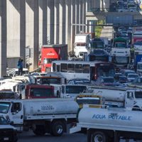 Caos vial en CDMX y Edomex por bloqueo de pipas tras operativo contra “huachicol del agua”