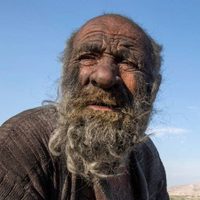 Muere “el hombre más sucio del mundo” poco después de bañarse por primera vez en 60 años