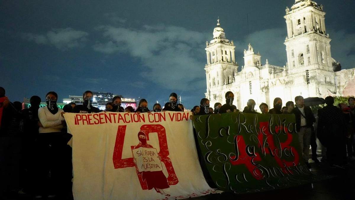 La marcha en el 11 aniversario de la desaparición de los normalistas