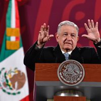 AMLO alista una ley para recortar presupuesto al INE y evitar compra de votos