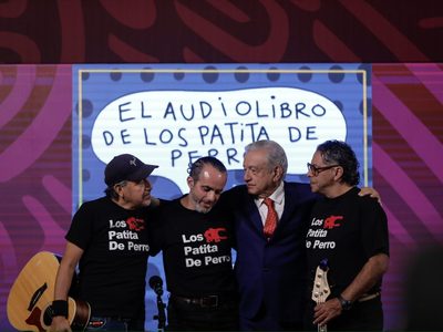 AMLO celebra Día del Niño con rock infantil de "Los Patita de Perro"