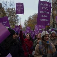 Miles protestan en Francia contra la violencia contra las mujeres