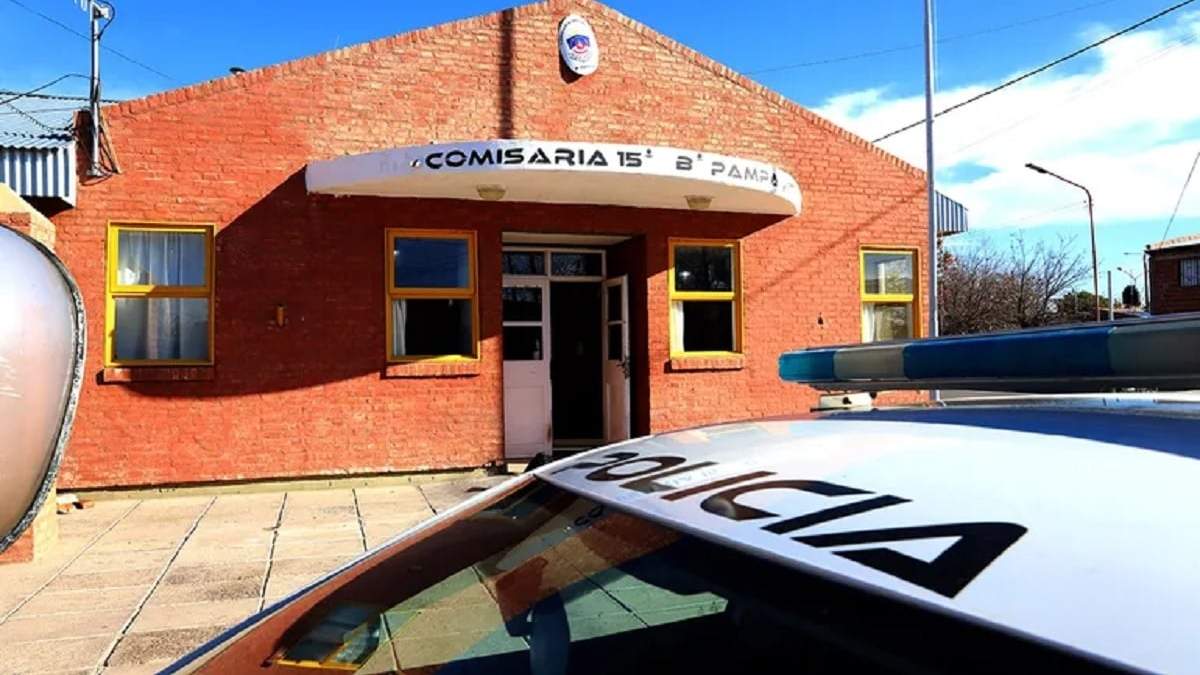 La comisaría 15 recibió el llamado para intervenir en el hecho. Fuente (Claudio Espinoza)