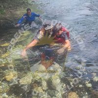 Un niño se aferró a un árbol para no ser arrastrado por la corriente en el Hua Hum hasta la llegada de los rescatistas