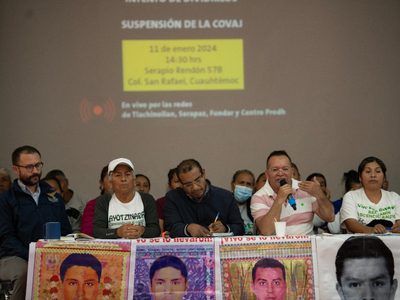 Emplazan a AMLO a una reunión con padres de los 43 antes de las elecciones del 2 de junio
