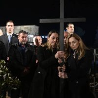 El Papa preside un Viacrucis polémico por la presencia de una mujer ucraniana y otra rusa juntas