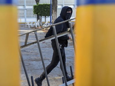 Nuevo choque en Prepa 9 entre estudiantes y paristas; Prepa 7 retoma clases el viernes