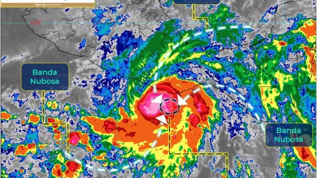 El huracán "Agatha" de categoría 2 se dirige a las costas de Oaxaca