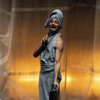 Apocalipsync, el unipersonal que aborda el aislamiento en la pandemia y combina danza, clown, contorsionismo y lipsync