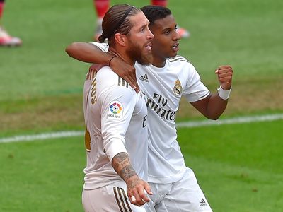 Real Madrid volvió a ganar con polémica, estiró la ventaja y se encamina al título