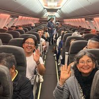 Despega de Israel avión militar con 135 mexicanos; equipo de gimnasia rítmica abordó