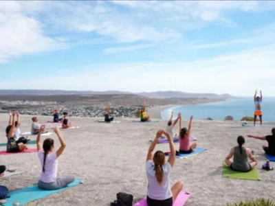 Yoga, naturaleza y bienestar: así será el Festival Vibra en Rada Tilly