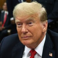 Fiscal dice que Trump intentó "engañar a los votantes"; defensa ataca a testigo clave