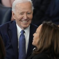 Biden firma en los últimos minutos de su mandato un indulto preventivo para sus tres hermanos