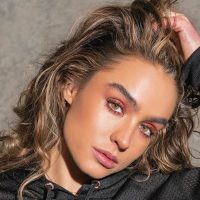 ¿Preparado? Sommer Ray publicó un compilado de espaldas y...¿sin nada?