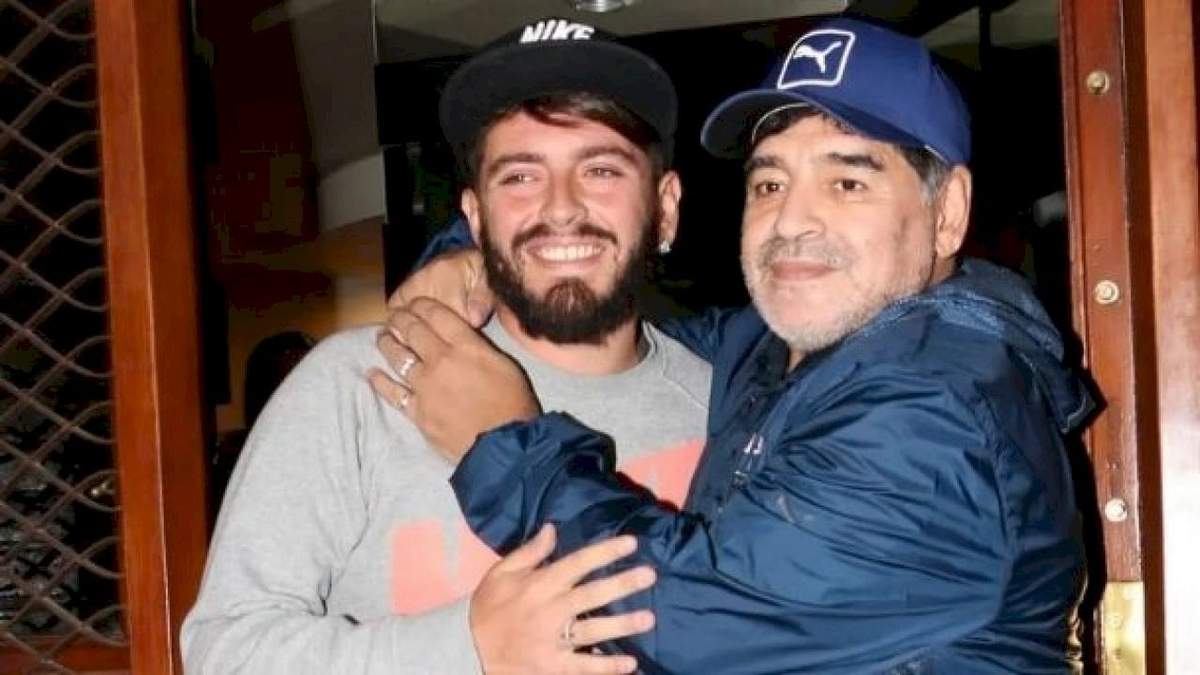 Diego Maradona y Diego Maradona Junior. Fuente: (Twitter)