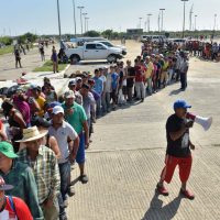 Caravana migrante se divide en Oaxaca; mujeres evitan seguir hacia Veracruz por miedo (Video)