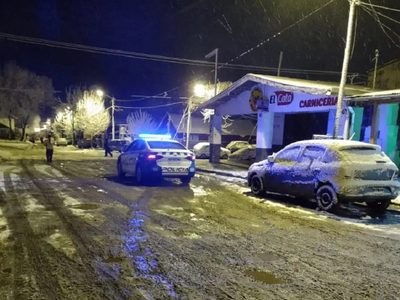 Un violento le cortó un dedo a su esposa y amenazó a un comerciante